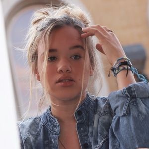 Meet your Posher, Ella